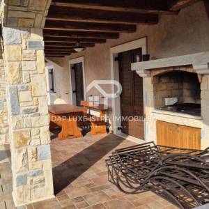 Krk Prekrasna kuća s bazenom 150m2 s pogledom na more