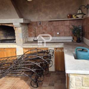 Krk Prekrasna kuća s bazenom 150m2 s pogledom na more