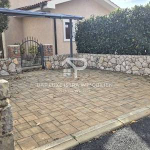 Krk Prekrasna kuća s bazenom 150m2 s pogledom na more