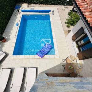 Krk Prekrasna kuća s bazenom 150m2 s pogledom na more