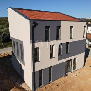 Krk prizemlje s okućnicom