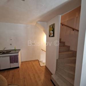 K.Stari,centar, kamena kuća cca. 70 m2, par koraka od mora