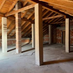 Kuća 290m2 , parking, dvorište 2350m2, prilika