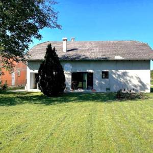 Kuća 290m2 , parking, dvorište 2350m2, prilika