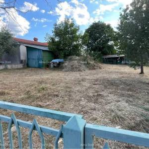 Kuća i zemljište u  Barbanu- 2 km od mora