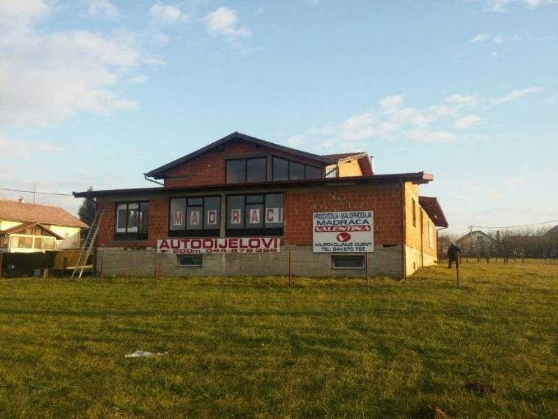 Kuča katnica sa podrumom u Popovači