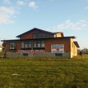 Kuča katnica sa podrumom u Popovači