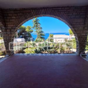 Kuća na atraktivnoj lokaciji s pogledom na more- Primošten