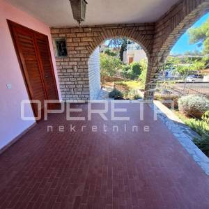 Kuća na atraktivnoj lokaciji s pogledom na more- Primošten