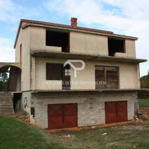 Kuća roh-bau Šišan i građevinsko zemljšte s potencijalom