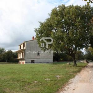 Kuća roh-bau Šišan i građevinsko zemljšte s potencijalom