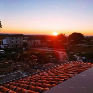 Kuća s bazenom i pogledom na more, Kaštelir