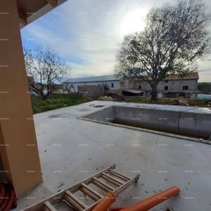 Kuća s bazenom i pogledom na more, Kaštelir