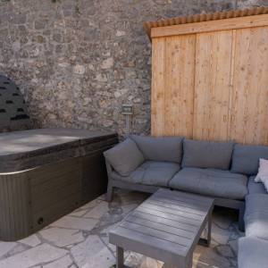 Kuća s bazenom / PRVI RED DO MORA