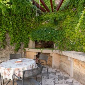 Kuća s bazenom / PRVI RED DO MORA