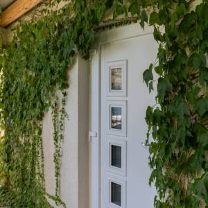 Kuća s bazenom / PRVI RED DO MORA