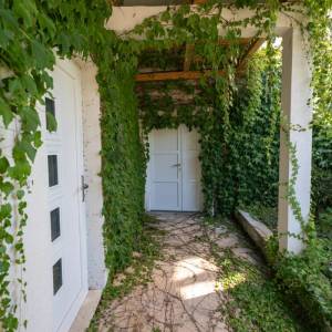 Kuća s bazenom / PRVI RED DO MORA