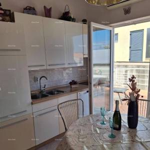 Kuća s pogledom na more u Ravni