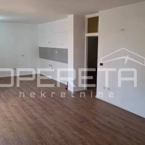 Kuća s predivnim dvorištem u Lozovcu, 789 m2