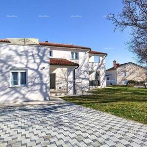 Kuća sa 3 Stana i velikom vrtom u Ližnjanu