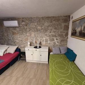 Kuća sa dva adaptirana apartmana