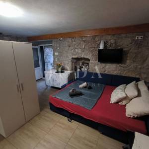 Kuća sa dva adaptirana apartmana