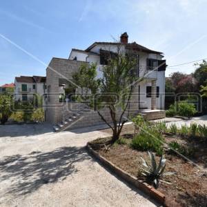 Kuća sa očaravajućim pogledom na more, 200 m2, Supetar, Brač