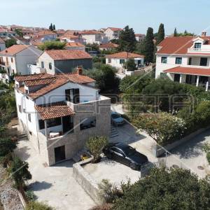 Kuća sa očaravajućim pogledom na more, 200 m2, Supetar, Brač