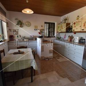 Kuća sa očaravajućim pogledom na more, 200 m2, Supetar, Brač