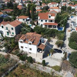 Kuća sa očaravajućim pogledom na more, 200 m2, Supetar, Brač