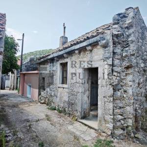 KUĆA SA RUŠEVINOM U MIRNOM DIJELU PELJEŠCA