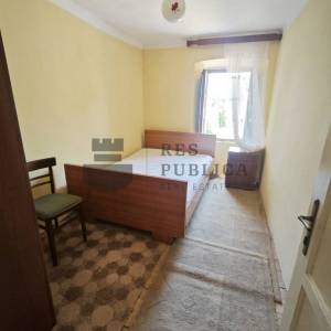 KUĆA SA RUŠEVINOM U MIRNOM DIJELU PELJEŠCA