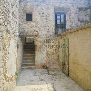 KUĆA SA RUŠEVINOM U MIRNOM DIJELU PELJEŠCA