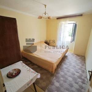 KUĆA SA RUŠEVINOM U MIRNOM DIJELU PELJEŠCA