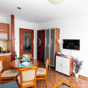 Kuća sa tri apartmana na top lokaciji