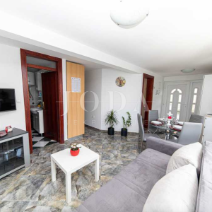 Kuća sa tri apartmana na top lokaciji