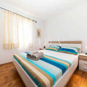 Kuća sa tri apartmana na top lokaciji