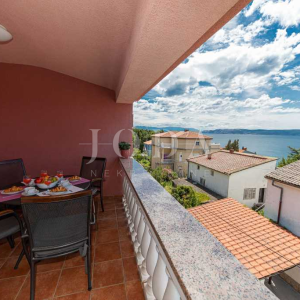 Kuća sa tri apartmana na top lokaciji