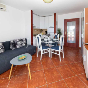 Kuća sa tri apartmana na top lokaciji