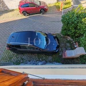 Kuća u centru s parkingom