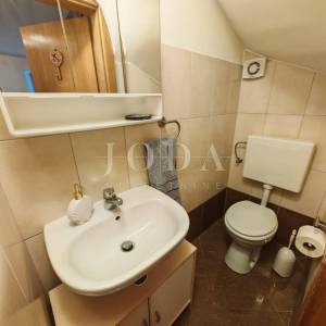 Kuća u centru s parkingom