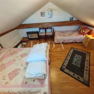 Kuća u centru s parkingom