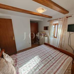 Kuća u centru s parkingom