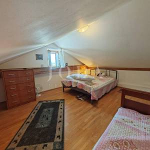 Kuća u centru s parkingom