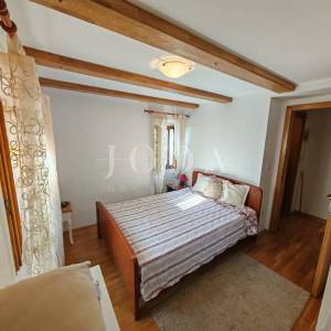 Kuća u centru s parkingom