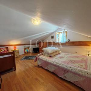 Kuća u centru s parkingom