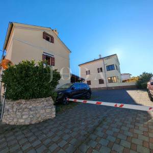 Kuća u centru s parkingom