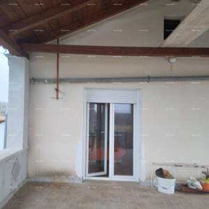 Kuća u Marčani sa velikom parcelom.