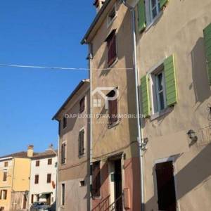 Kuća u nizu okolica Rovinja pogled  na more za adaptaciju 