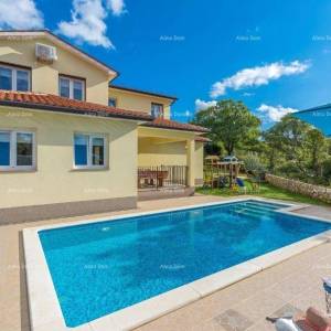 Kuća za odmor s bazenom i velikom okućnicom. Blizina grada Labina.